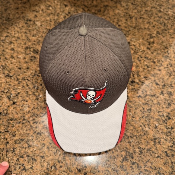 Tampa Bay Buccaneers New Era 39THIRTY Hat Cap Medium-Large Gray Stretch Fit - Picture 6 of 10